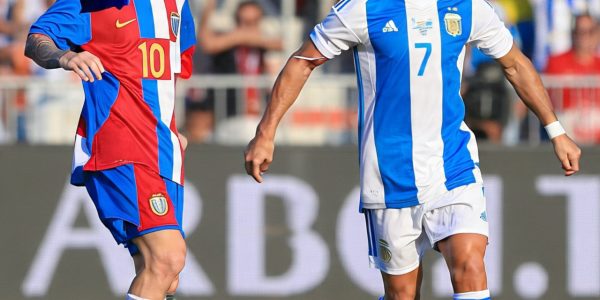 Messi dan Ronaldo Satu Tim: Mimpi Para Pecinta Sepak Bola