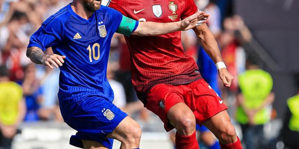 Bayangkan Messi dan Ronaldo Bermain Bersama: Harmoni atau Persaingan?