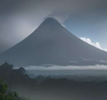 Gunung Api dan Vulkanologi: Misteri dan Keanekaragaman Gunung-gunung Api di Indonesia