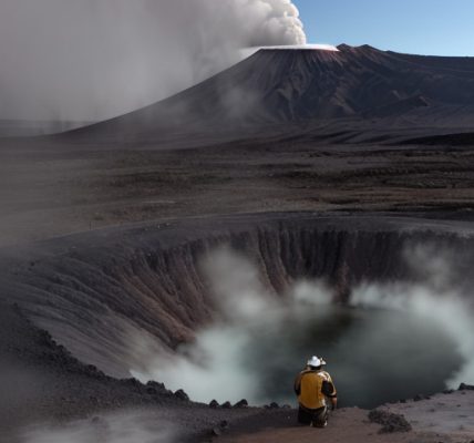Misteri Gunung Berapi: Pandangan Vulkanologi ke Pertimbangan Hidrothermal di Atas Bumi